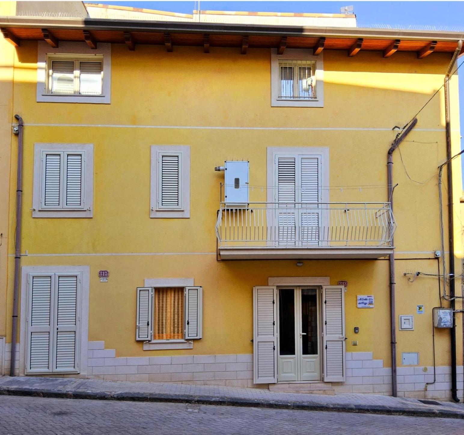 Al Cortile Del Pozzo Apartman Delia Kültér fotó