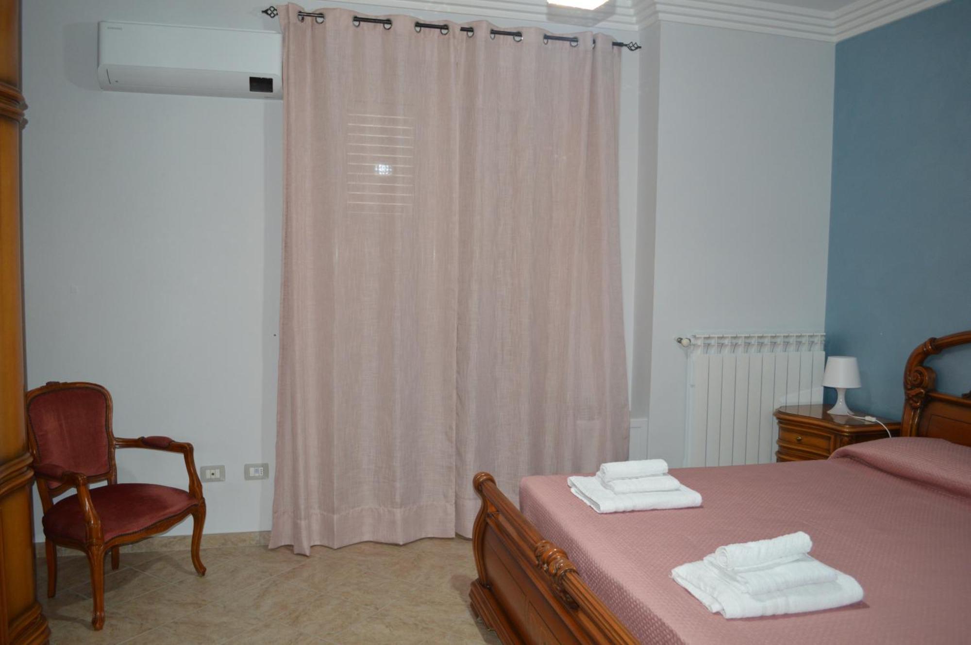Al Cortile Del Pozzo Apartman Delia Kültér fotó